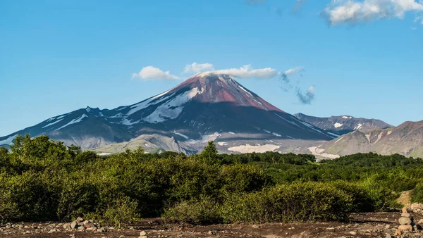 Kamchatka. Volcán Avachinsky en el extremo este de Rusia. Verano — Foto de Stock