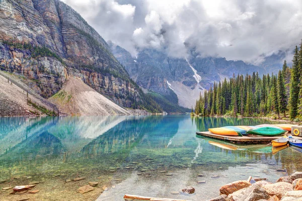 Lago Moraine Reflexivo Lago Louise Perto Banff Nas Montanhas Rochosas — Fotografia de Stock