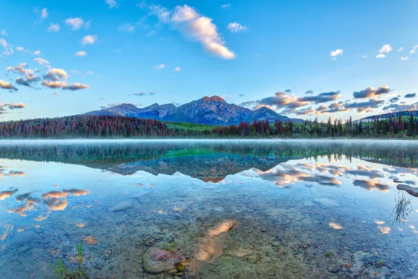 Nascer Sol Sobre Lago Patricia Parque Nacional Jasper Com Montanha — Fotografia de Stock