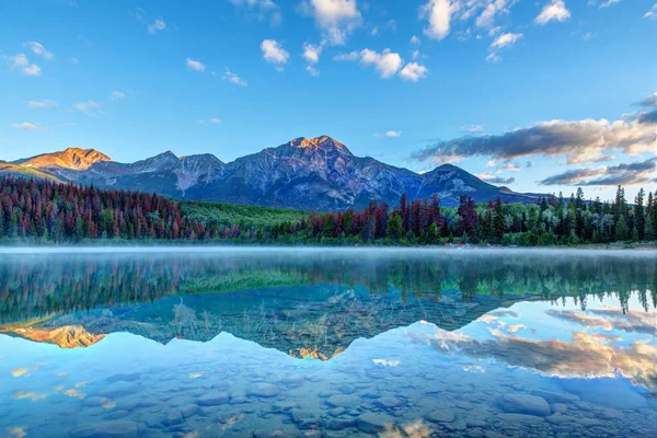 Nascer Sol Sobre Lago Patricia Parque Nacional Jasper Com Montanha — Fotografia de Stock