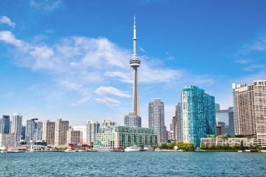 İle Toronto Adaları gelen Ontario Gölü üzerinde Cn Tower cityscape Downtown Toronto.