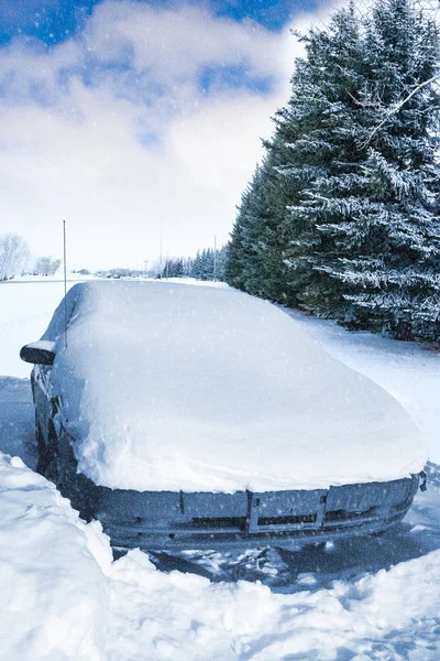 Auto Uvízl Zasněžení Tlusté Zimní Sněhové Bouře Blizzard Vstoupil Šířku — Stock fotografie
