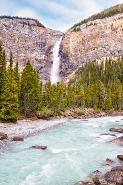 Takakkaw, Yoho Milli Parkı 'nda, Britanya Kolombiyası, Kanada 'da kalıyor