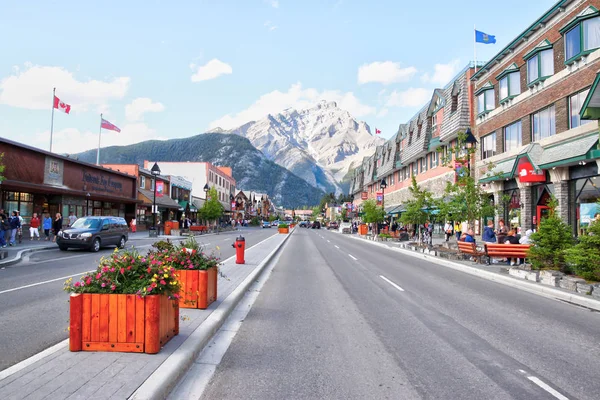 Banff in de Canadese rockies heuvelstad — Stockfoto