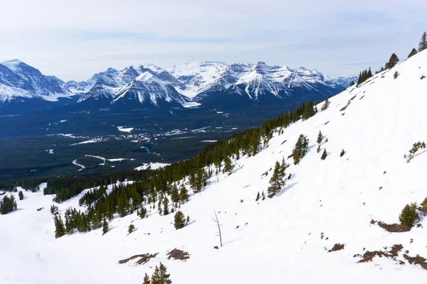 Mountain Landscape of Canadian Rockies at Lake Louise Near Banff — Stock Photo, Image