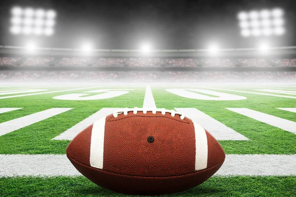 American Football auf dem Feld mit Stadionbeleuchtung und Kopierraum — Stockfoto