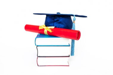 Beyaz Backgroun İzole Kitaplar Da Diploma ile Mezuniyet Cap