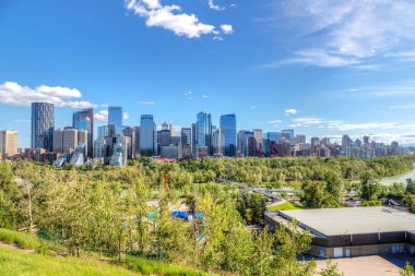 Yaz aylarında Calgary Downtown Skyline