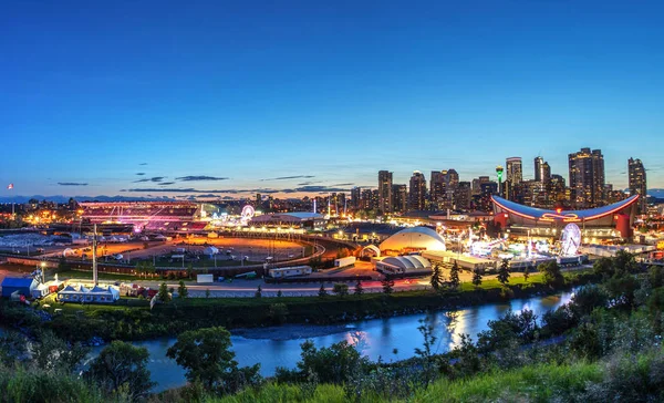 Calgary Stampede Şehir Skyline Over Panorama Sunset Mavi Saat