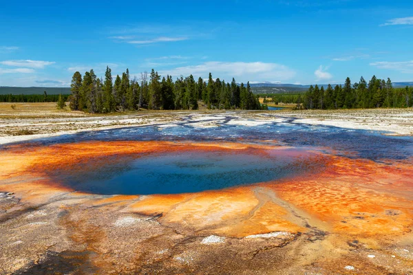 Gran Primavera Prismática en el Parque Nacional Yellowstone, Wyoming, EE.UU. — Foto de Stock