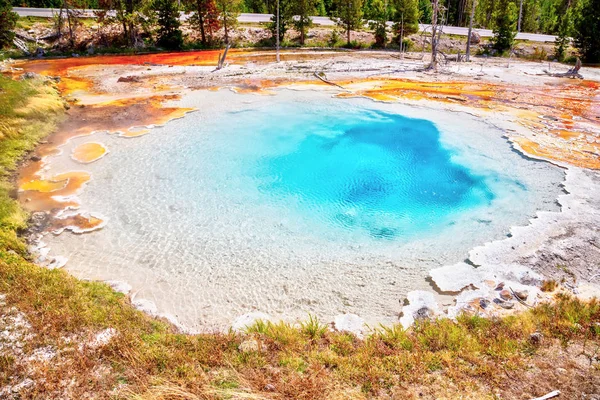 Silex Spring en la olla de pintura de la fuente en el Parque Nacional de Yellowstone — Foto de Stock