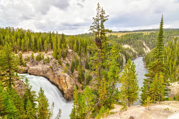 Upper Falls en Yellowstone National Park, Wyoming, Estados Unidos — Foto de Stock