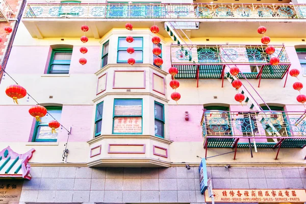 San Francisco April 2018 Chinese Lantaarns Hangen Aan Unieke Chinatown — Stockfoto