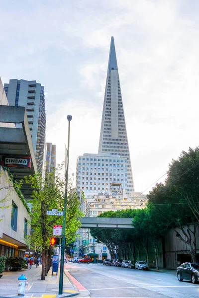 San Francisco Dubna 2018 Ikonická Transamerica Pyramida Tyčí Nad Obzorem — Stock fotografie