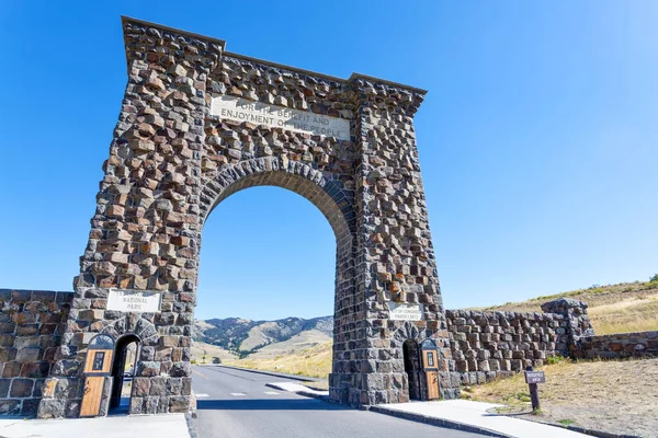 Low Angle View Historic Roosevelt Arch North Entrance Yellowstone National — Stock Photo, Image