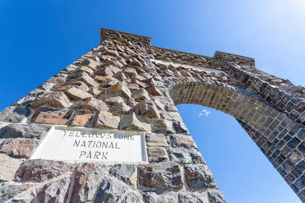 Low Angle View Roosevelt Arch North Entrance Yellowstone National Park — Stock Photo, Image