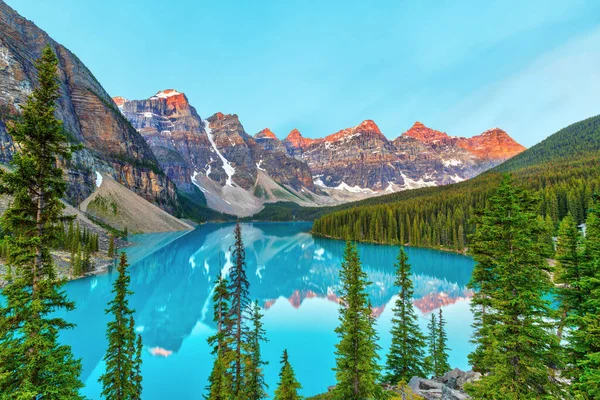 Summer Sunrise Lighting Valley Ten Peaks Moraine Lake Lake Louise — Stock Photo, Image