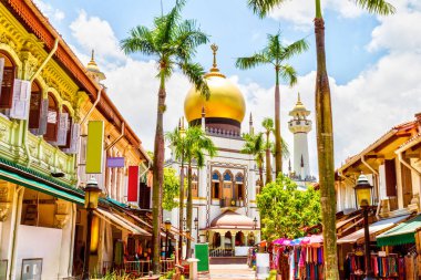 Kampong Glam 'daki Mescid Sultan Camii, Singapur' da 1824 'e dayanan uzun bir tarihi olan ulusal bir anıttır..