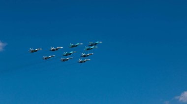 9 Mayıs 'taki zafer töreninde Rusya Federasyonu silahlı kuvvetlerinin savaş uçakları