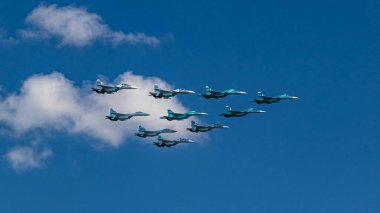 9 Mayıs 'taki zafer töreninde Rusya Federasyonu silahlı kuvvetlerinin savaş uçakları