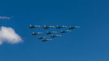 9 Mayıs 'taki zafer töreninde Rusya Federasyonu silahlı kuvvetlerinin savaş uçakları