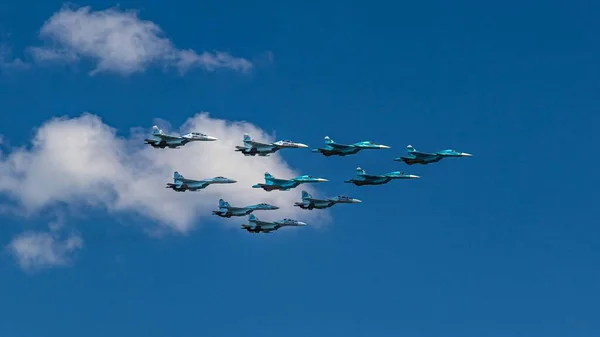 Mayıs Taki Zafer Töreninde Rusya Federasyonu Silahlı Kuvvetlerinin Savaş Uçakları — Stok fotoğraf