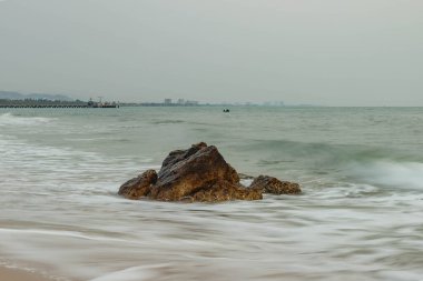 Sahildeki sahil taşları