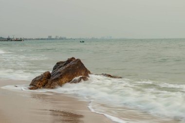 Sahildeki sahil taşları