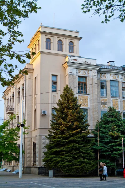 Una Vieja Casa Krasnodar Centro Ciudad Con Edificios Históricos —  Fotos de Stock