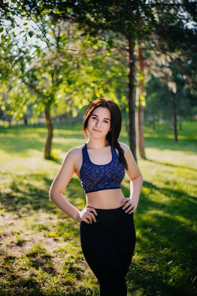 Een Mooi Meisje Het Park Betrokken Bij Sport Een Model — Stockfoto