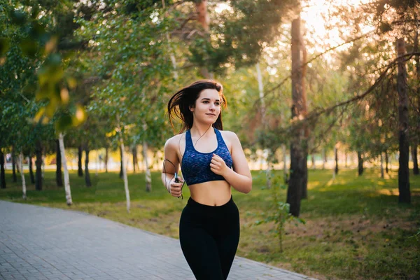 Krásná Mladá Dívka Běh Žena Zabývá Sportovní Parku Zdravý Životní — Stock fotografie