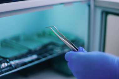 Doktor aletlerinin tedavisi. Doktorun aleti. kuartlama