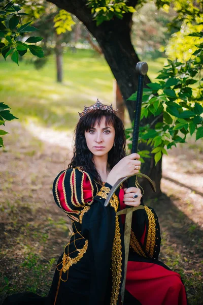 Queen Sword Her Hands Beautiful Girl Crown Fantasy Medieval Black — Stock Photo, Image