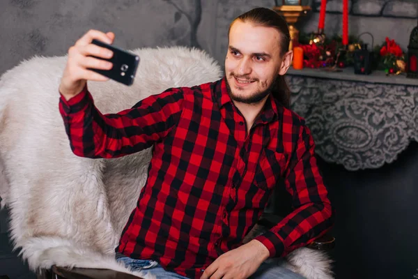 Young Guy Takes Selfie Smartphone Man Sitting Chair Communicating Using — Stock Photo, Image