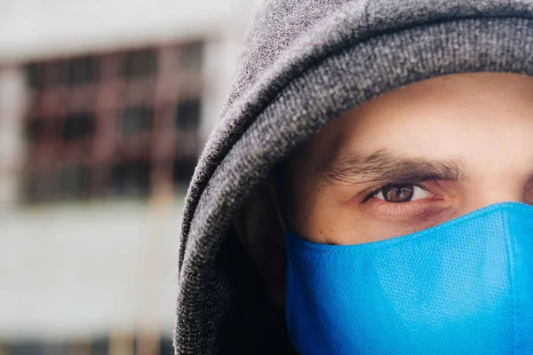Guy Gray Sweater Blue Medical Mask Holds Hood His Own — Φωτογραφία Αρχείου