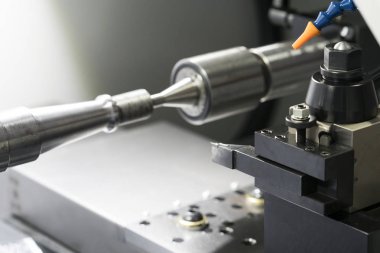 Otomotiv bölümü cnc Torna Makinesi, çoklu eksen Cnc Torna ve freze, tarafından yüksek duyarlık parçası üretim süreci freze ile tarafından karbür frezeler işleme operatörü