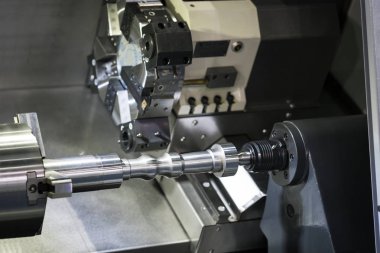 Otomotiv bölümü cnc Torna Makinesi, çoklu eksen Cnc Torna ve freze, tarafından yüksek duyarlık parçası üretim süreci freze ile tarafından karbür frezeler işleme operatörü