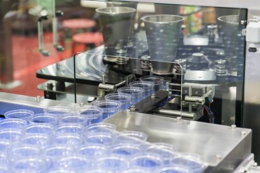 Plastik torba ve kağıt kutulu otomatik paketleme makinesi endüstriyel gıda ürünleri için yüksek hızlı paketleme makinesi, yüksek teknoloji üretim süreci