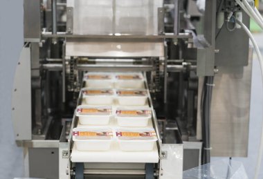 Plastik torba ve kağıt kutulu otomatik paketleme makinesi endüstriyel gıda ürünleri için yüksek hızlı paketleme makinesi, yüksek teknoloji üretim süreci