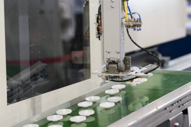 Yüksek teknoloji plastik bardak imalat sanayi, hammadde plastik şişe üretimi, hassas plastik sıcak enjeksiyon yöntemi