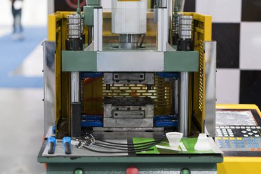 Yüksek teknoloji plastik bardak imalat sanayi, hammadde plastik şişe üretimi, hassas plastik sıcak enjeksiyon yöntemi