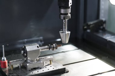 operatör hassas kalıp ve kalıp, 4 eksen Edm makinesi yapmak için bakır erozyon tezgahları electrod kullanmak