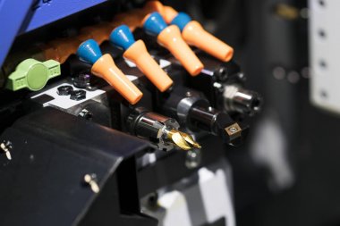 Otomotiv bölümü tarafından makine Torna cnc işleme operatörü,