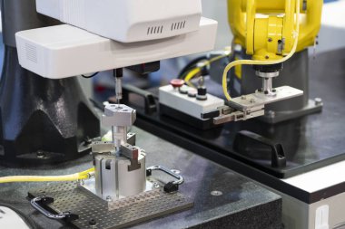 Operatör kontrol yüksek hassasiyetli bölümü Cmm tarafından koordine measur