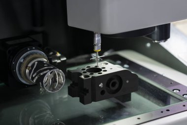 Operatör kontrol yüksek hassasiyetli bölümü Cmm tarafından koordine measur