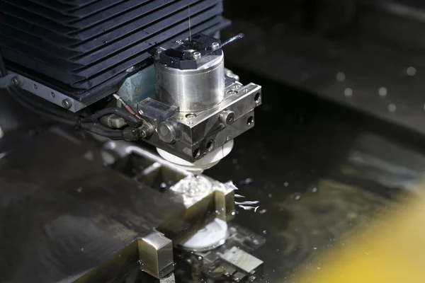 CNC máquina de corte de fio peças de molde de corte — Fotografia de Stock