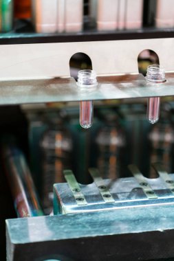 Yüksek teknoloji plastik şişe endüstriyel, ham madde plastik şişe üretimi, hassas plastik şişe üfleme metodu