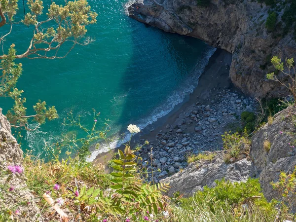 İtalya 'nın güzel kıyı kasabaları - Amalfi sahilinde manzaralı Positano