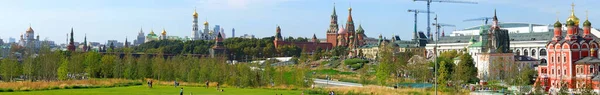Zaryadye Park Met Uitzicht Het Moskou Kremlin Basil Cathedral Rusland — Stockfoto