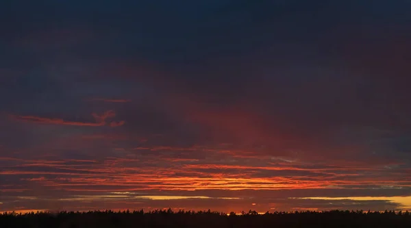 Bunte Dramatische Himmel Mit Wolken Bei Sonnenuntergang — Stockfoto